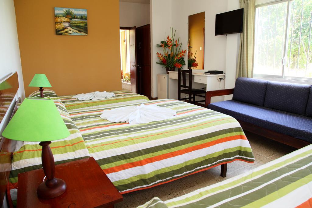 Hotel Puerto Ballesta Tonsupa Eksteriør billede
